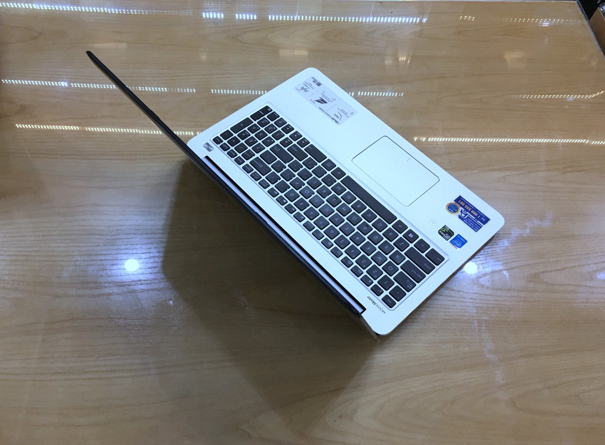 Laptop Asus K501LX-DM082D-5.jpg